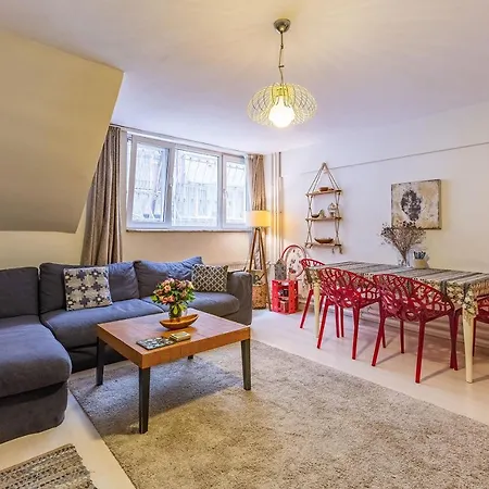 Cozy And Eclectic Near Trendy Attractions Of Tesvikiye